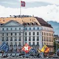 Europa-Fahnen vor dem Four Seasons Hotel des Bergues in Genf: Die Beziehungen zwischen der Schweiz und der EU sind derzeit angespannt.