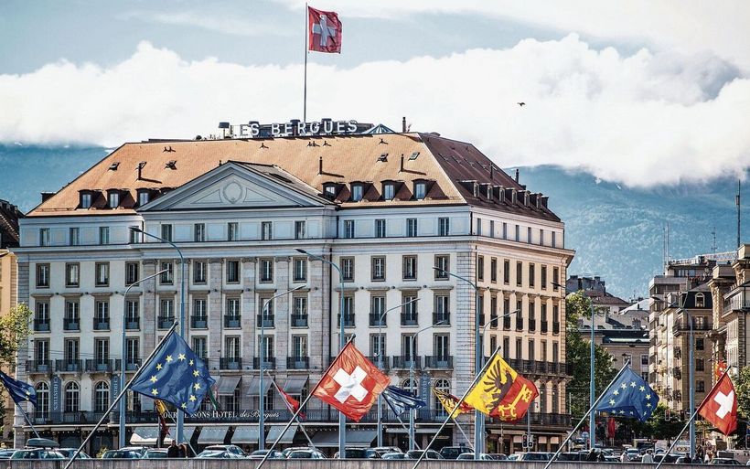 Europa-Fahnen vor dem Four Seasons Hotel des Bergues in Genf: Die Beziehungen zwischen der Schweiz und der EU sind derzeit angespannt.