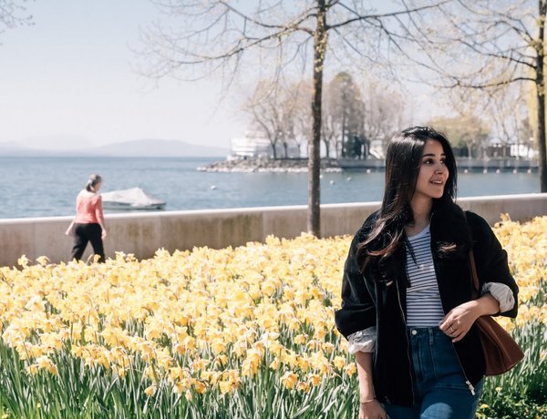 lac léman avec touriste arabe 