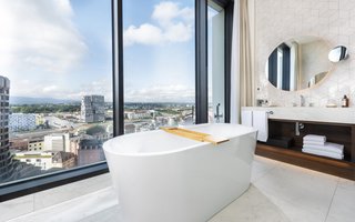 Das Mövenpick Basel gehört zum Luxury-&-Lifestyle-Segment von Accor, das 2025 ein RevPAR-Wachstum von 7,3 Prozent erzielte und damit überdurchschnittlich zur Ergebnissteigerung des Konzerns beitrug.