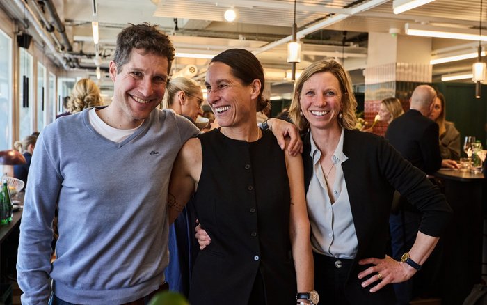 Robert Gorgos, Evelyn Gorgos, Gründerin des Netzwerkanlasses von The New Now,, sowie Annelies Cook, Elite Luxury Specialist The Real Real (v.l.)