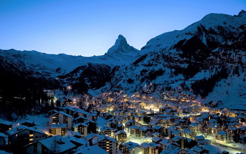Blick auf Zermatt in der Nacht