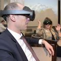 Nationalratspräsident Martin Candinas (Mitte) und Nationalräten Jacqueline de Quattro (FDP) erleben die Schweiz virtuell.