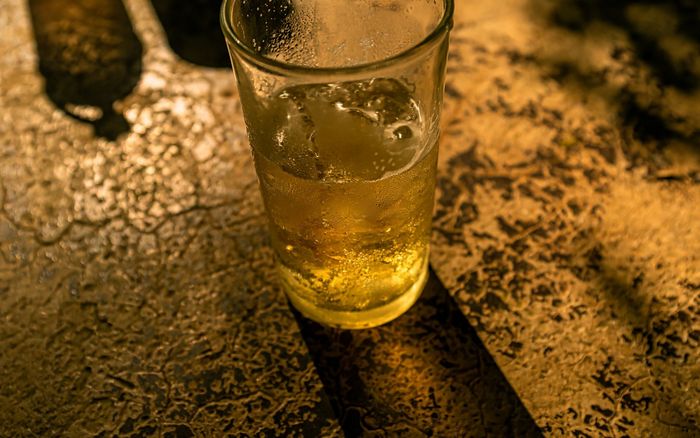 43 Prozent der kontrollierten Restaurationsbetriebe verstiessen gegen das Alkoholverkaufsverbot.