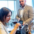 Solo-Dining, Einzelgäste, Hotellerie Schweiz, Gastronomie Trends, Alleinreisende, Guest Experience, Hospitality Management