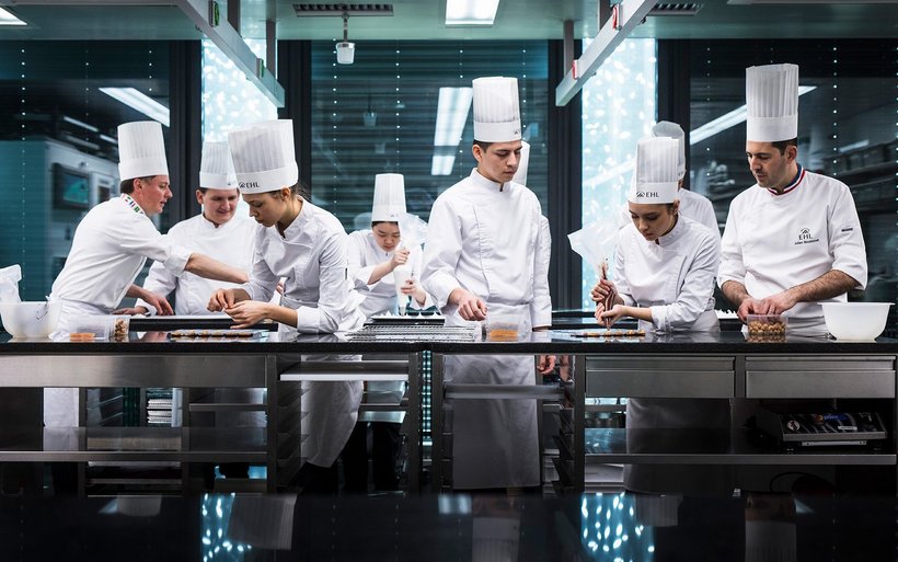 EHL Hospitality Business School, Associate Degree, Culinary Arts, Restaurantmanagement, Hotellerie Ausbildung, Fachkräftemangel Gastronomie, Hospitality Management