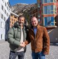 Andreas Caminada (links) und Raphael Krucker, CEO Andermatt Swiss Alps, freuen sich auf die Eröffnung des neuen Restaurant in Andermatt Reuss. 