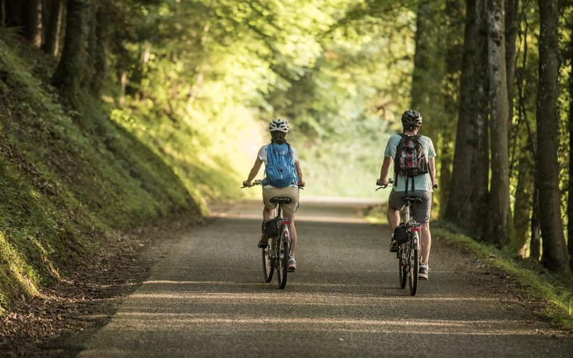 cyclotouristes dans le parc du Doubs 