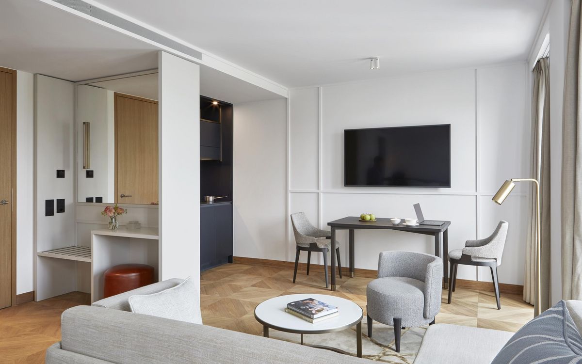 Das Alex Lake Zurich Empfangt Die Ersten Gaste Htr Ch