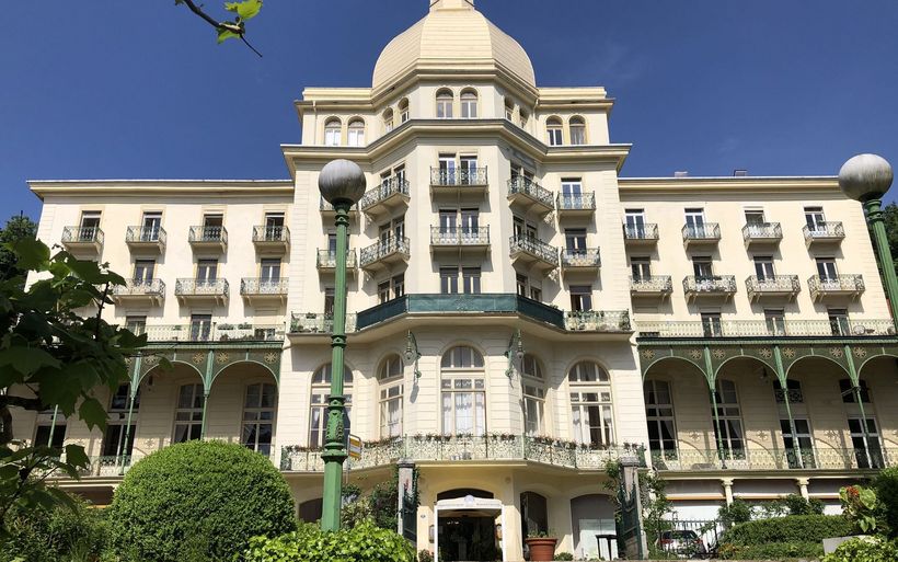 Die Front des Grand Hotel Sonnenberg 
