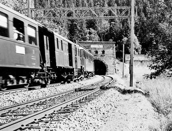 Lötschberg-Autoverlad, Lötschbergtunnel, BLS, Walliser Tourismus, Kandersteg, Goppenstein, Tourismusverkehr