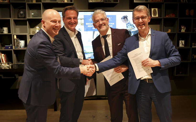 Handshake auf die neue Partnerschaft zwischen Viking und der SHL