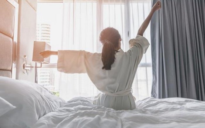 Reisende Gen Z Hotel