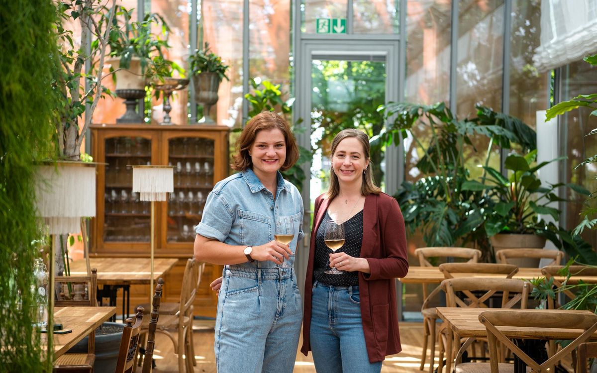 Frauenpower Im Restaurant Schongrun Des Zentrums Paul Klee Htr Ch