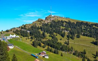Destinationsmanagement, DMO, Tourismusstrategie, Destinationsentwicklung, Tourismusfinanzierung, Gästeerlebnis, Tourismus Schweiz