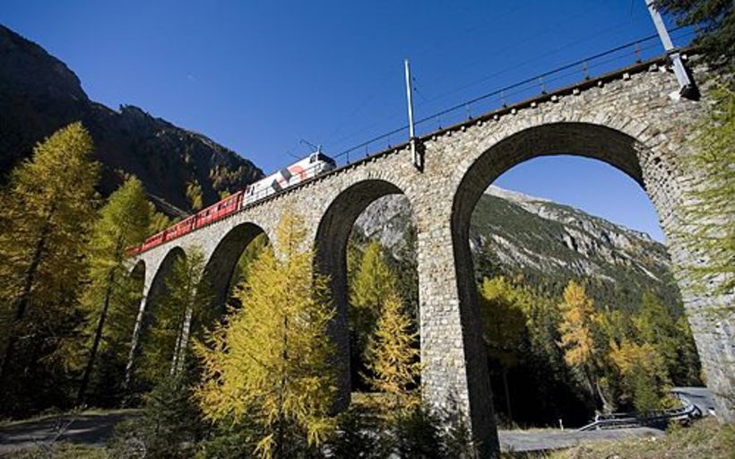 Rhätische Bahn in der Kulturlandschaft Albula/Bernina