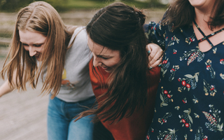 Symbolbild glückliche Jugendliche