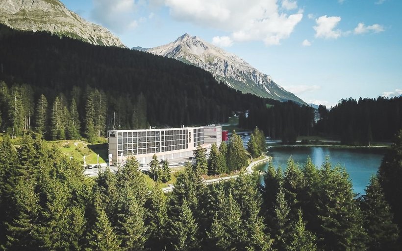 Die Revier Mountain Lodge Lenzerheide ist eine der sechs Destinationen des neuen Travel Pass der Revier Hospitality Group