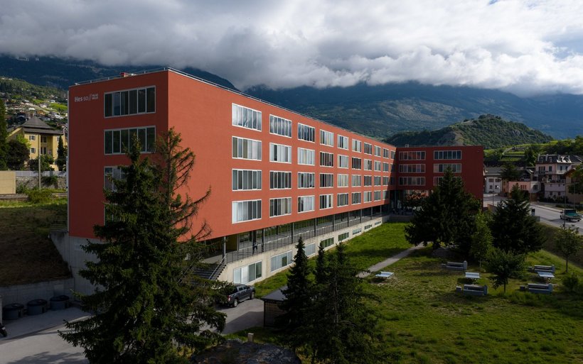 Tourismusforschung, HES-SO Valais-Wallis, Tourism-Research.net, Künstliche Intelligenz, KI-Assistent, Tourismusdaten, Hotellerie, Destinationen, Wallis, Tourismus Schweiz, Claude, Anthropic, MCP, Forschung, Digitalisierung