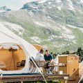 Das Campingangebot des TCS oberhalb Laax ist immer in den Sommermonaten geöffnet. 