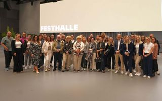 Gruppenfoto mit allen Teilnehmenden