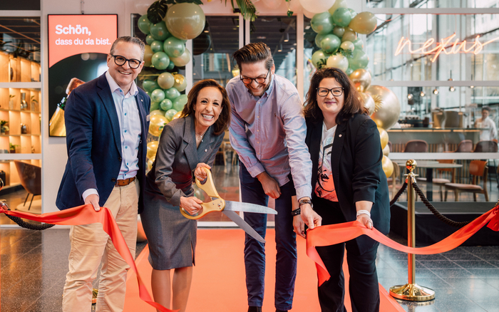 Banddurchschnitt im Restaurant Nexus: Philippe Ramseier, Stadtrat Baden, Franziska Kuhn, Leiterin Gemeinschaftsgastronomie Schweiz, Mark James, Executive Kuchenchef, sowie Karin Hüsler, Betriebsleiterin, alle SV Group. (v.l.)