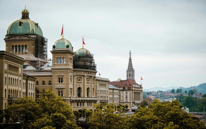 HotellerieSuisse, MWST-Sondersatz, Sommersession 2026, Airbnb, Fachkräftemangel, Reto Nause, Kurzzeitvermietung, Tourismuspolitik