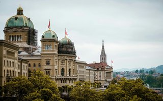 HotellerieSuisse, MWST-Sondersatz, Sommersession 2026, Airbnb, Fachkräftemangel, Reto Nause, Kurzzeitvermietung, Tourismuspolitik