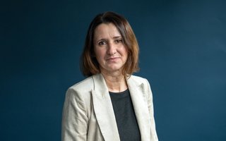 Arbeitszeugnis Schweiz, Zwischenzeugnis, Arbeitsrecht Schweiz, L-GAV, Zeugnisformulierungen, Arbeitgeberpflichten, HR Hotellerie