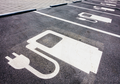 Parkplatz für E-Autos mit Ladestation