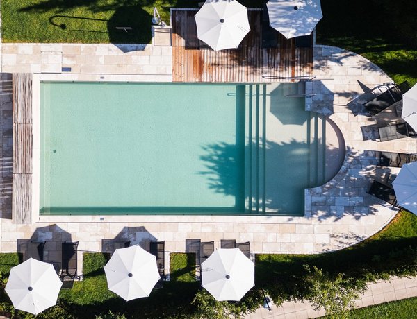 Hotel Arc-en-ciel Gstaad, Biopool, nachhaltige Hotellerie, Poolsanierung, Gstaad, Naturpool, Schweizer Hotels