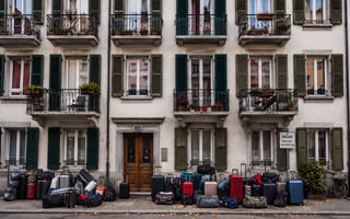 Kurzzeitvermietung Schweiz, HotellerieSuisse, Airbnb Schweiz, Ferienwohnungen, touristische Vermietung, Registrierungspflicht, Buchungsplattformen, gewerbliche Kurzzeitvermietung, Wohnraum, Magdalena Glausen, Regulierung Kurzzeitvermietung