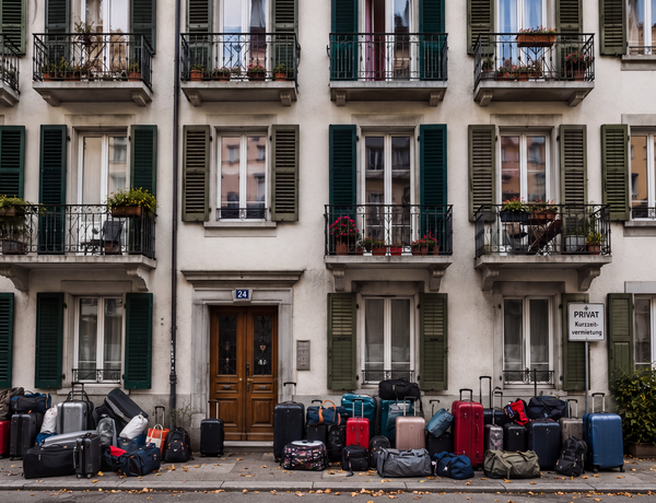 Kurzzeitvermietung Schweiz, HotellerieSuisse, Airbnb Schweiz, Ferienwohnungen, touristische Vermietung, Registrierungspflicht, Buchungsplattformen, gewerbliche Kurzzeitvermietung, Wohnraum, Magdalena Glausen, Regulierung Kurzzeitvermietung