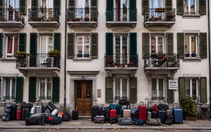 Kurzzeitvermietung Schweiz, HotellerieSuisse, Airbnb Schweiz, Ferienwohnungen, touristische Vermietung, Registrierungspflicht, Buchungsplattformen, gewerbliche Kurzzeitvermietung, Wohnraum, Magdalena Glausen, Regulierung Kurzzeitvermietung