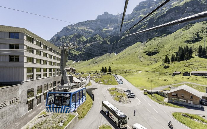 Im Rahmen des Projekts «Säntis 2026» wird die Schwebebahn umfassend modernisiert, wozu der Neubau der Stütze 2 (43 Meter hoch), neue Bahnkabinen und verstärkte Fundamente in der Bergstation gehören.