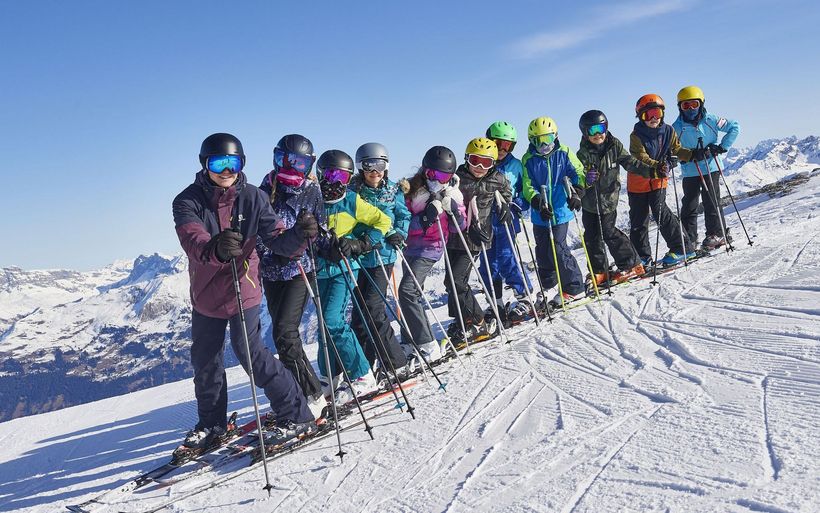 Kinder auf den Ski