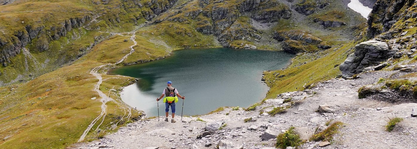 Hitzegeplagte Gäste wandern in der Schweiz