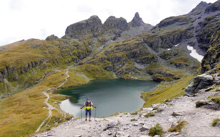 Hitzegeplagte Gäste wandern in der Schweiz