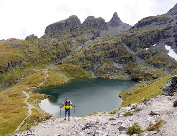 Hitzegeplagte Gäste wandern in der Schweiz