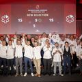 Tous les lauréats de l'édition 2023 du guide Michelin, réunis sur la scène de l'Ecole hôtelière de Lausanne.