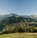 Das Parkhausareal an der im Tourismusort Adelboden soll gemeinsam mit jungen Erwachsenen weiterentwickelt werden. Im Juni findet dazu ein Kreativ-Atelier statt.