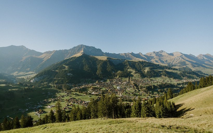 Das Parkhausareal an der im Tourismusort Adelboden soll gemeinsam mit jungen Erwachsenen weiterentwickelt werden. Im Juni findet dazu ein Kreativ-Atelier statt.