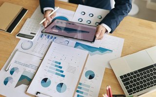 benchmarking hôtelier, STR, RevPAR, ADR, taux d’occupation, gestion des revenus, performance hôtelière