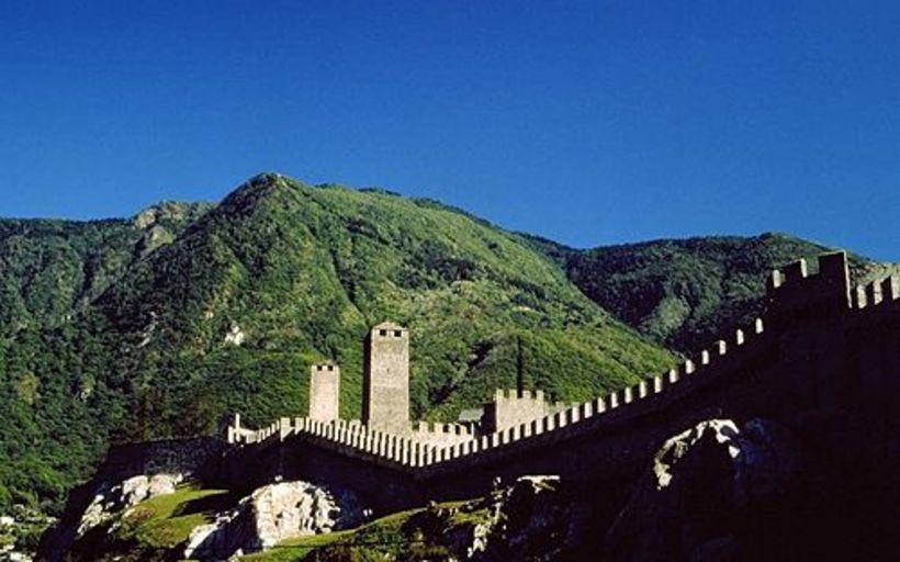 Burgen und Stadtbefestigung von Bellinzona: Blick auf das Castello di Montebello, Bellinzona
