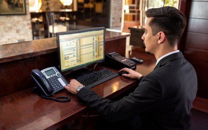 Cybersicherheit, Hotellerie, Informationssicherheit, Datenschutz, Gästedaten, Cyberangriffe, IT-Sicherheit