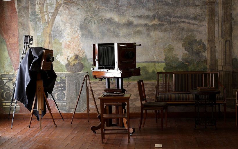 Nachbau eines Fotoateliers um 1900 mit verschiedenen Apparaten im Braunschweigischen Landesmuseum.