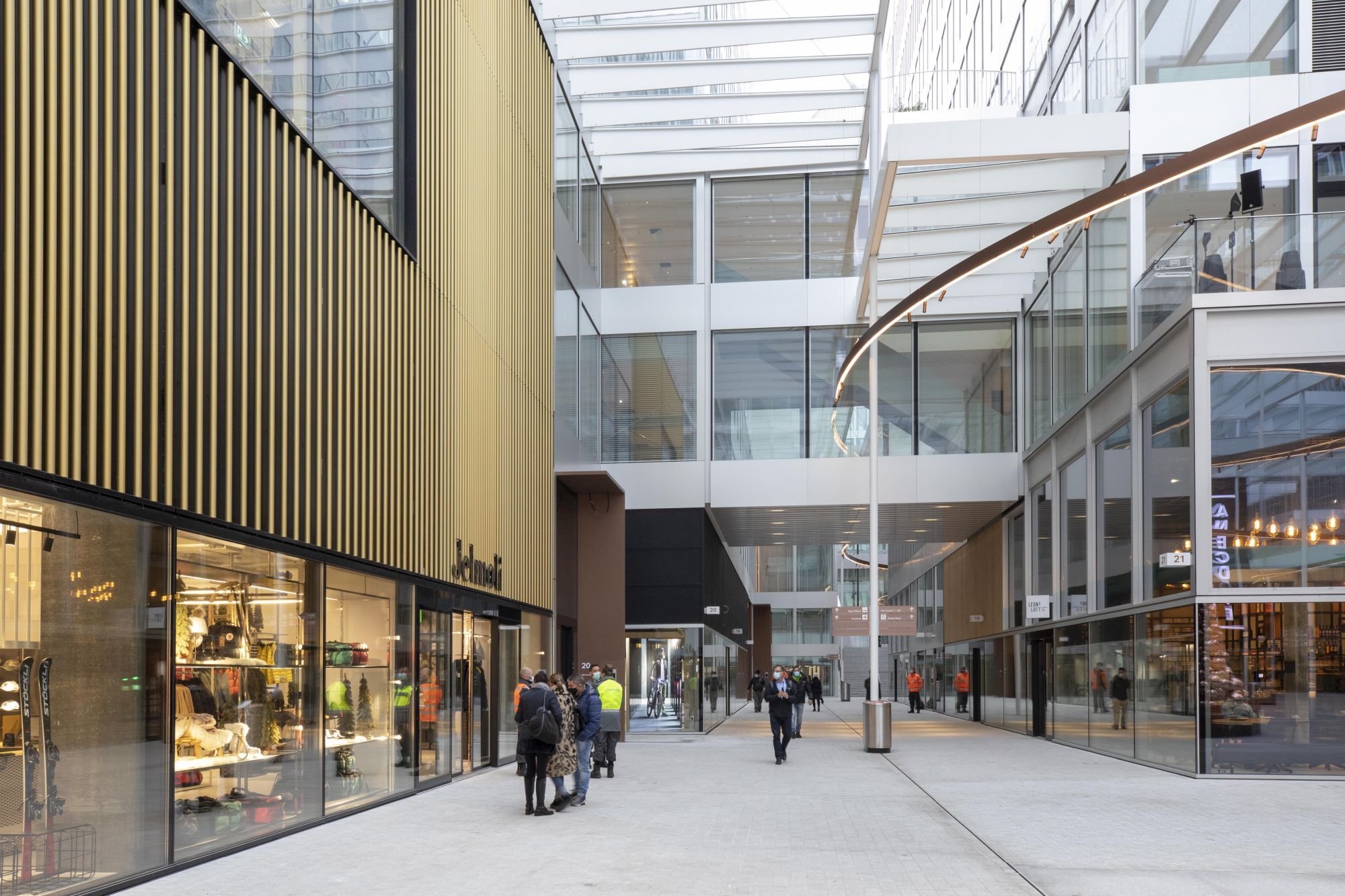 The Circle Erntet Kritik Wegen Ladenoffnungszeiten Htr Ch